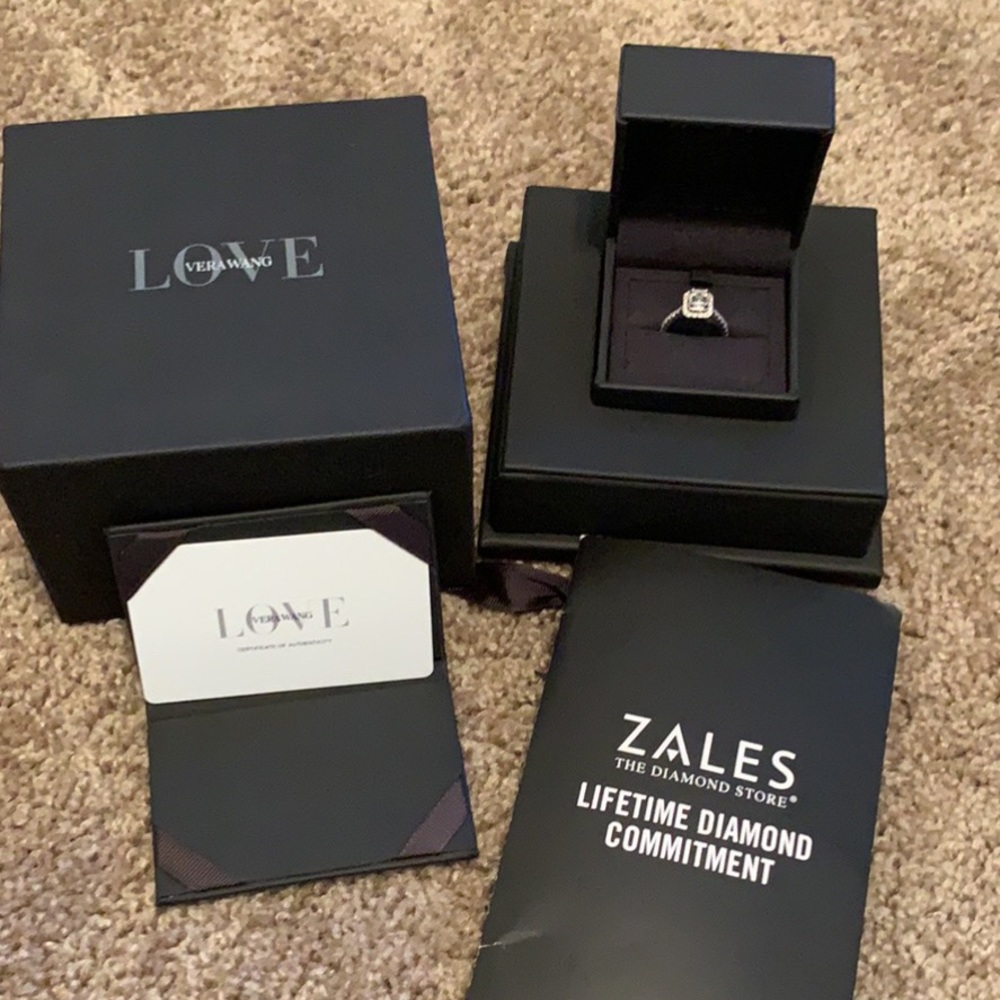 Vera wang designer ring 1 1/3 carrot emerald cut